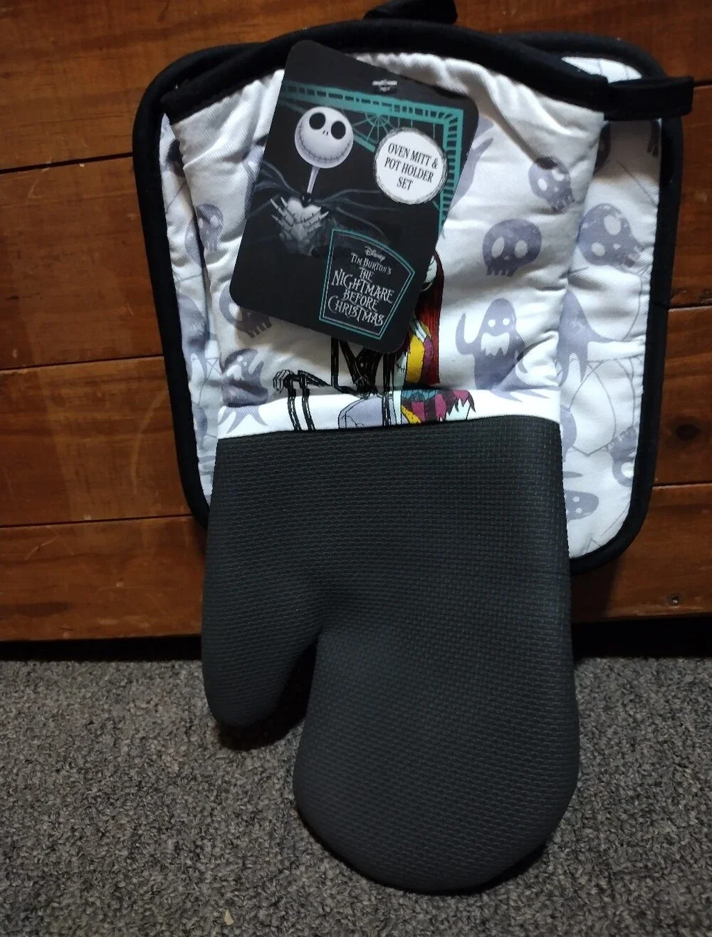 Tim Burtons Nightmare Before Christmas Oven Mit & Pot Holder Set
